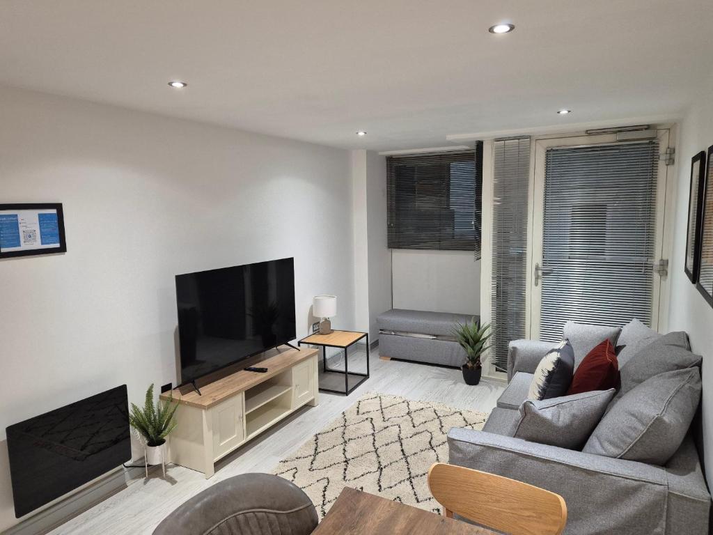 TV a/nebo společenská místnost v ubytování Flat - Spurriergate House