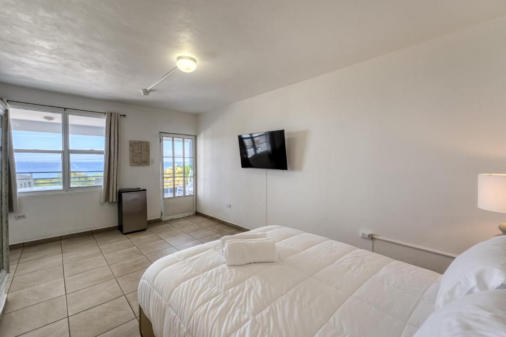 Beach House Rincon - Habitación Doble Con Balcón Y Vistas Al Mar