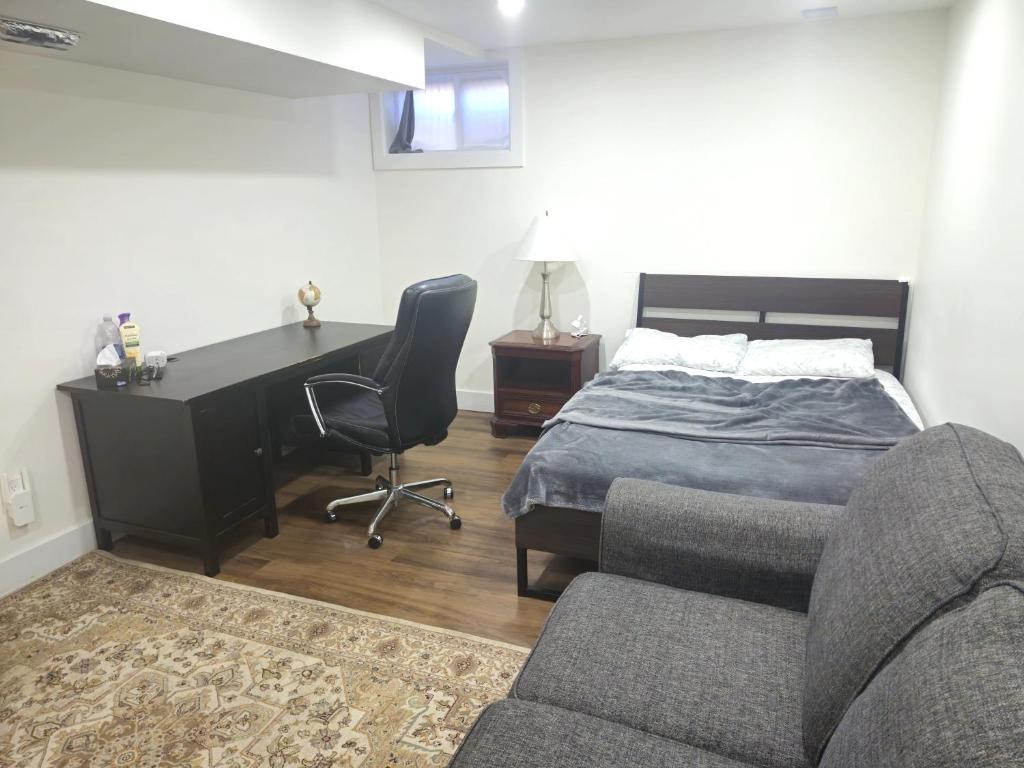 Ein Bett oder Betten in einem Zimmer der Unterkunft Forest City Room Family Style Room 2