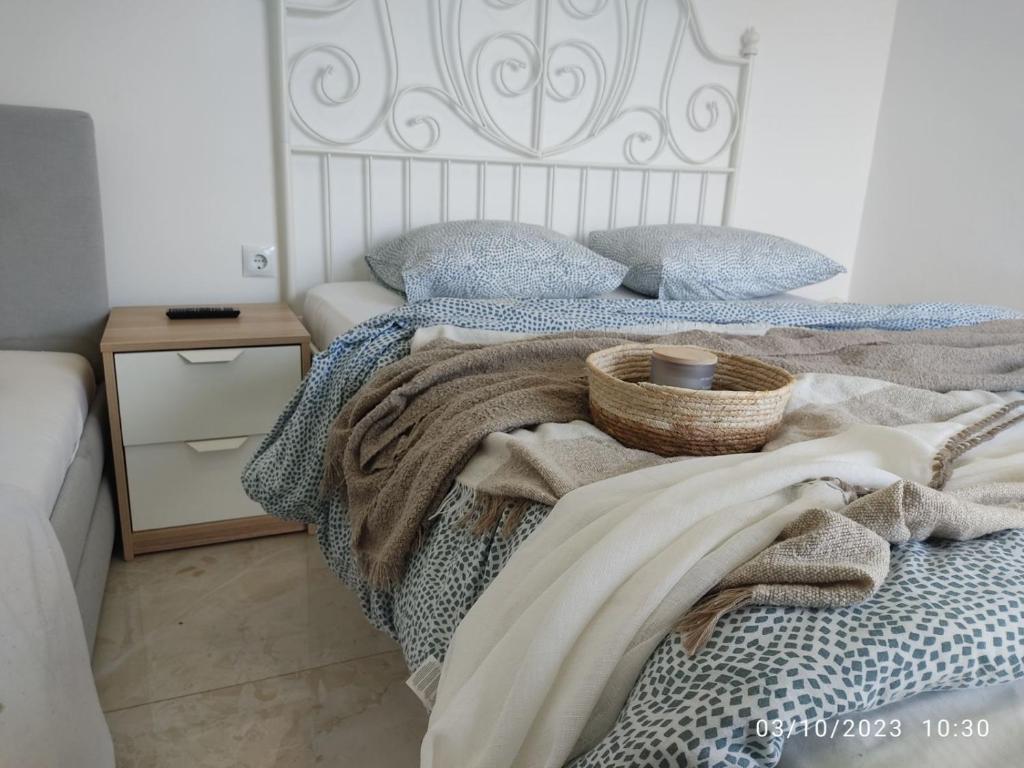 Ένα ή περισσότερα κρεβάτια σε δωμάτιο στο Las Hermanas Seaside