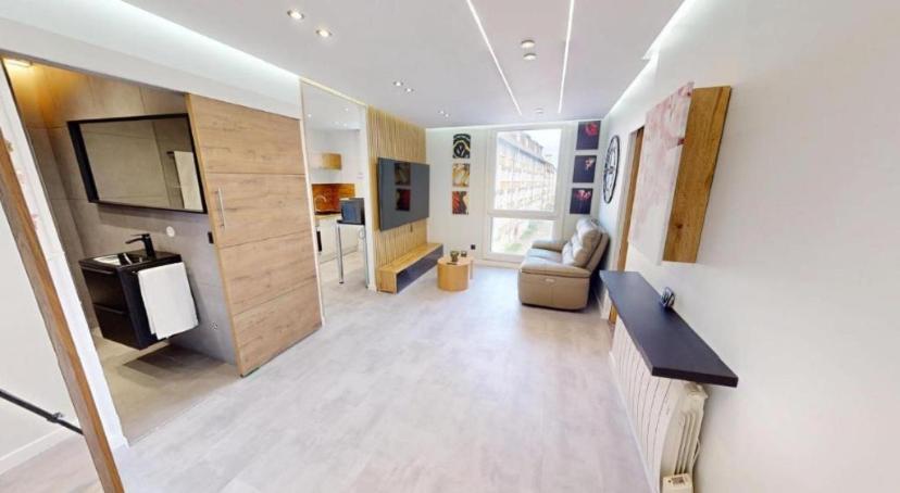 Η κουζίνα ή μικρή κουζίνα στο Softwave Wellness Home strasbourg with garage included