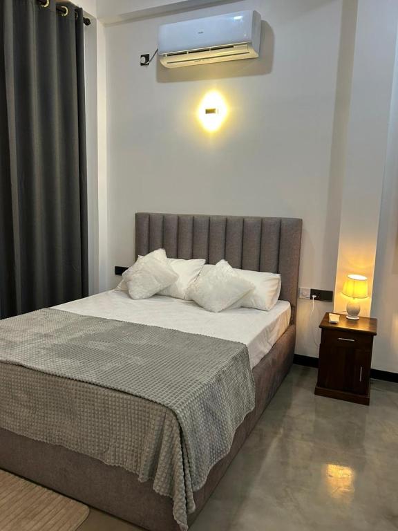 Postel nebo postele na pokoji v ubytování Tropictide rooms & resturants