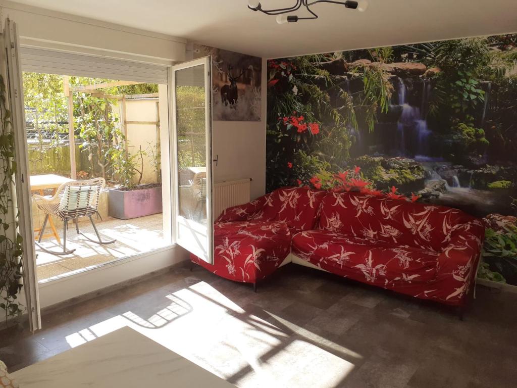 Posezení v ubytování Apparemment entier Jardin Terrasse Netflix