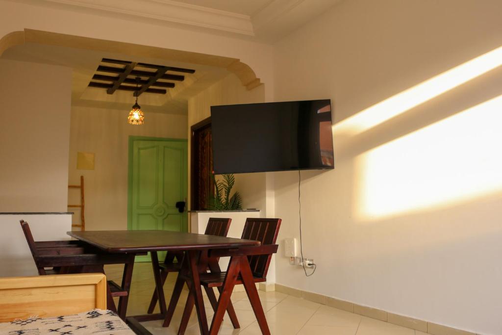 Μια τηλεόραση ή/και κέντρο ψυχαγωγίας στο Tiziri apartments