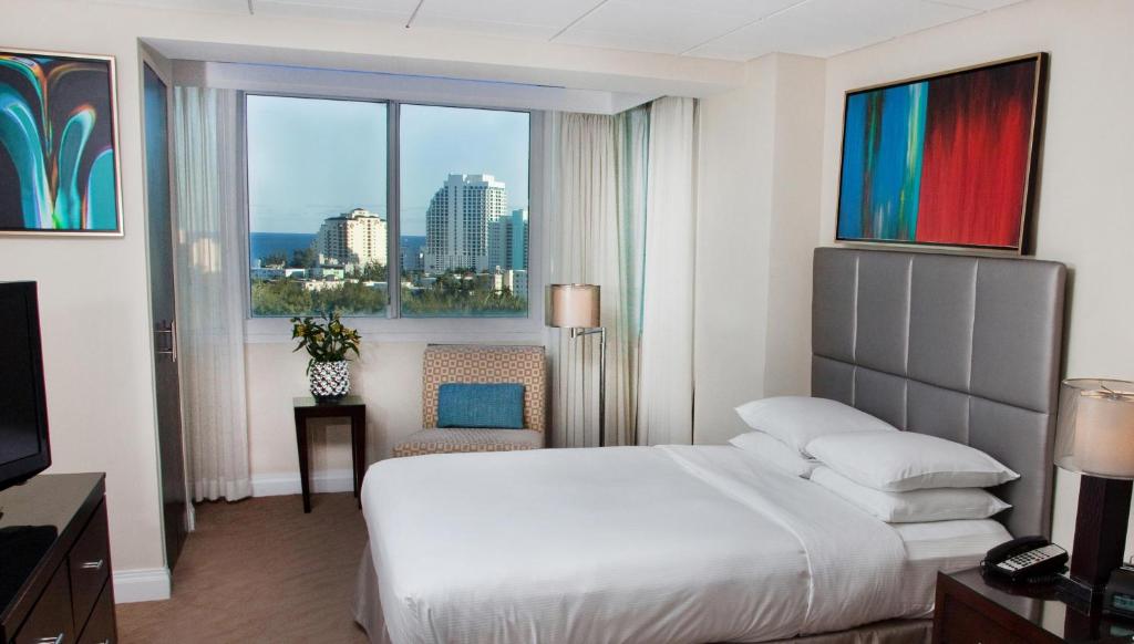 GALLERY One - A DoubleTree Suites by Hilton Hotel - 