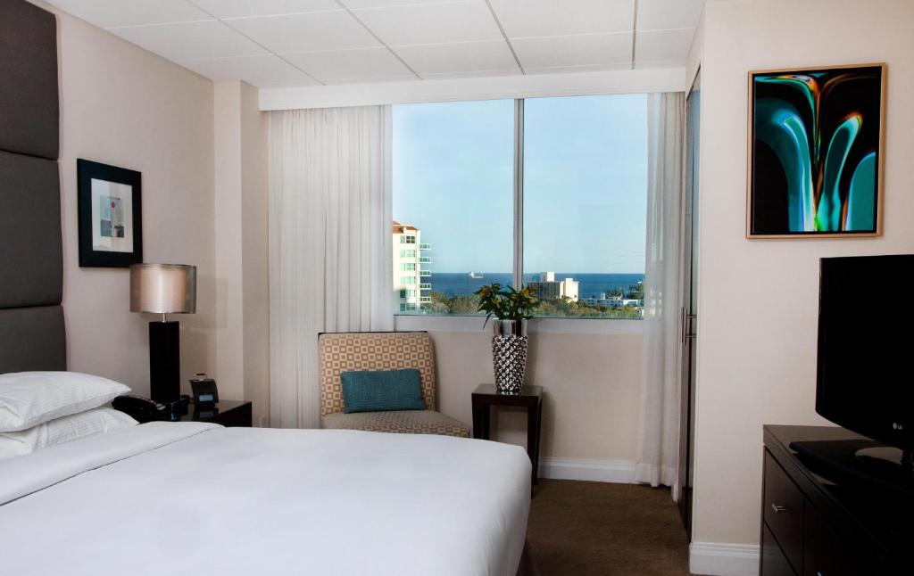 GALLERY One - A DoubleTree Suites by Hilton Hotel - 