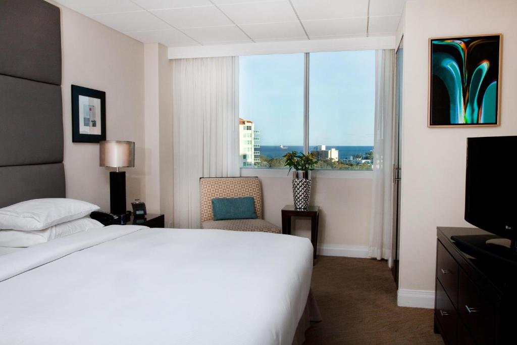 GALLERY One - A DoubleTree Suites by Hilton Hotel - 