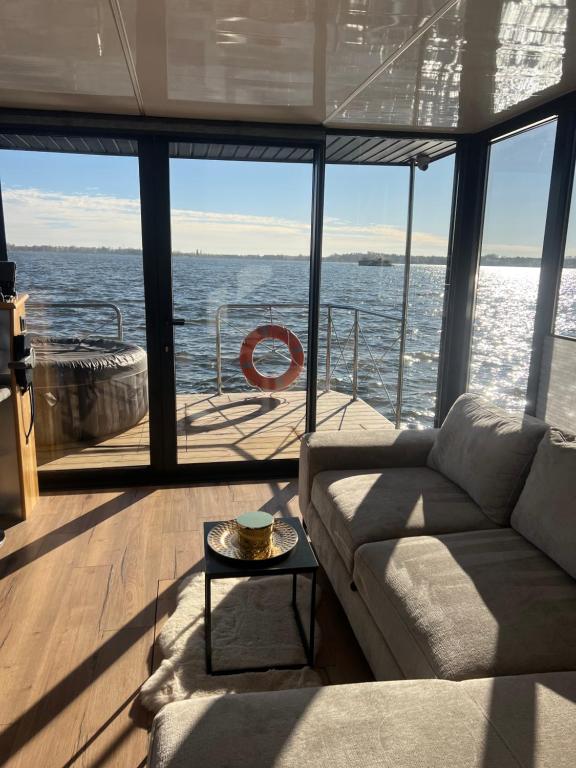 Příroda nedaleko ubytování na lodi