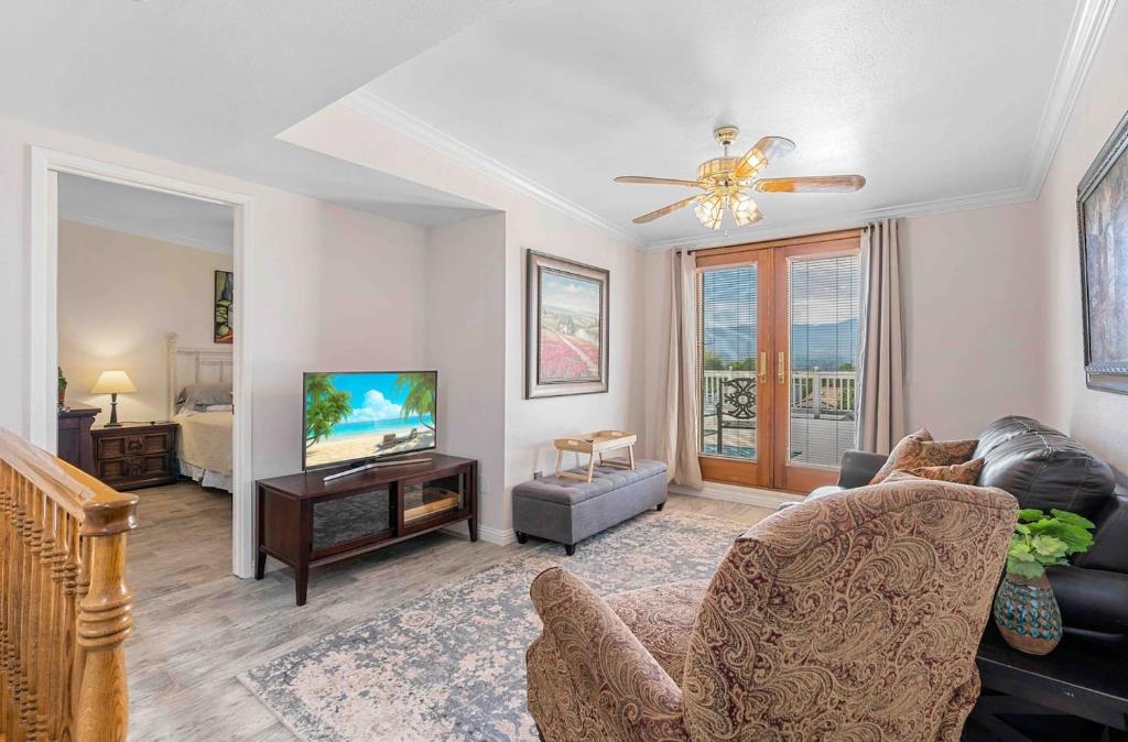 TV a/nebo společenská místnost v ubytování Quiet Comfort Suite 2b1b