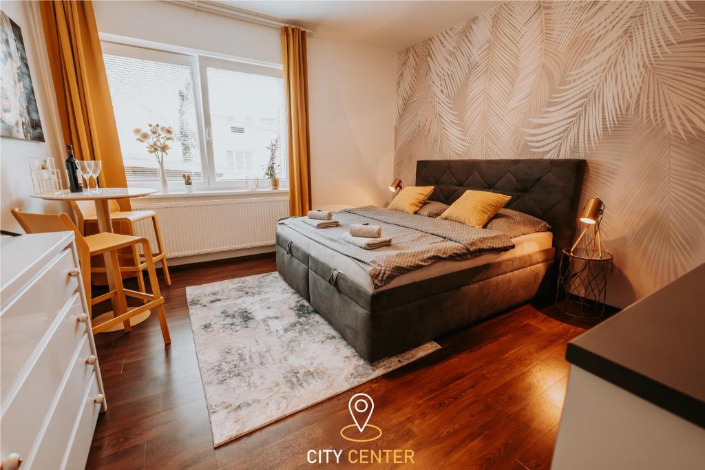 Ένα ή περισσότερα κρεβάτια σε δωμάτιο στο CityBeat Apartments, 400m from the square