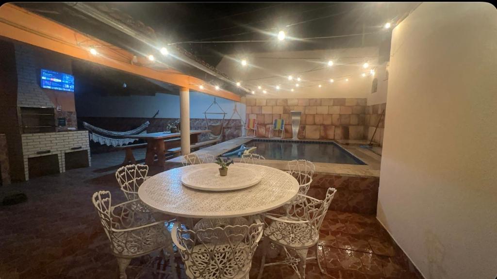 Bazén v ubytování Residencial Divina nebo v jeho okolí