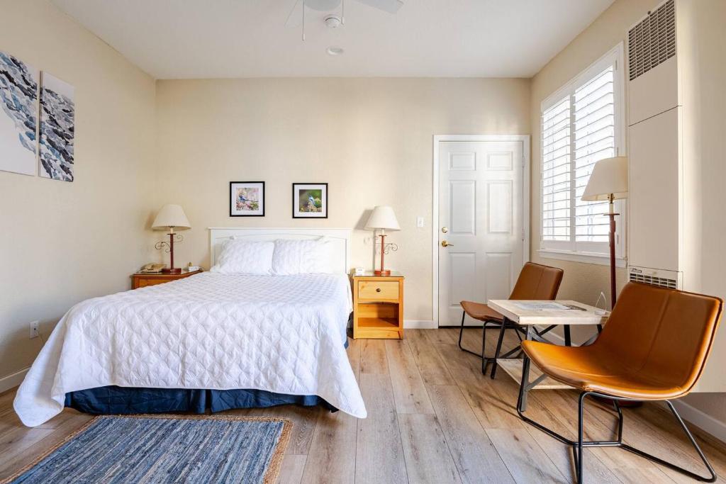 Postel nebo postele na pokoji v ubytování Coastal Glow