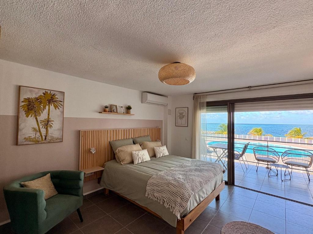 Ένα ή περισσότερα κρεβάτια σε δωμάτιο στο New Superbe loft Papaye sur la mer des caraibes