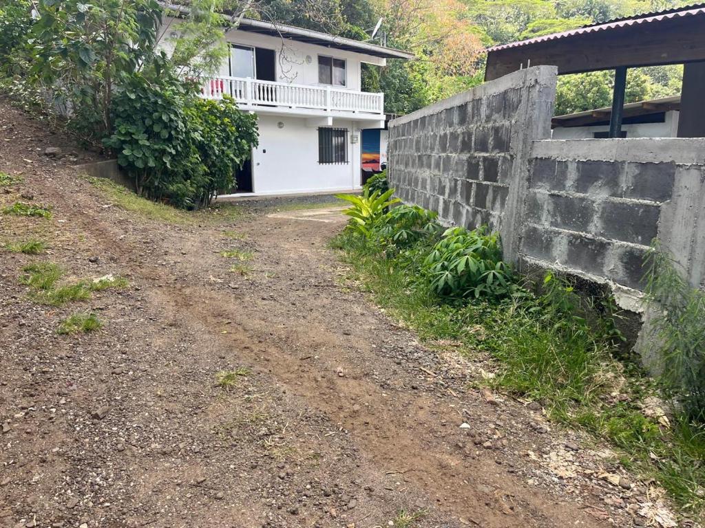 Το κτήριο όπου στεγάζεται  το δωμάτιο σε οικογενειακή κατοικία