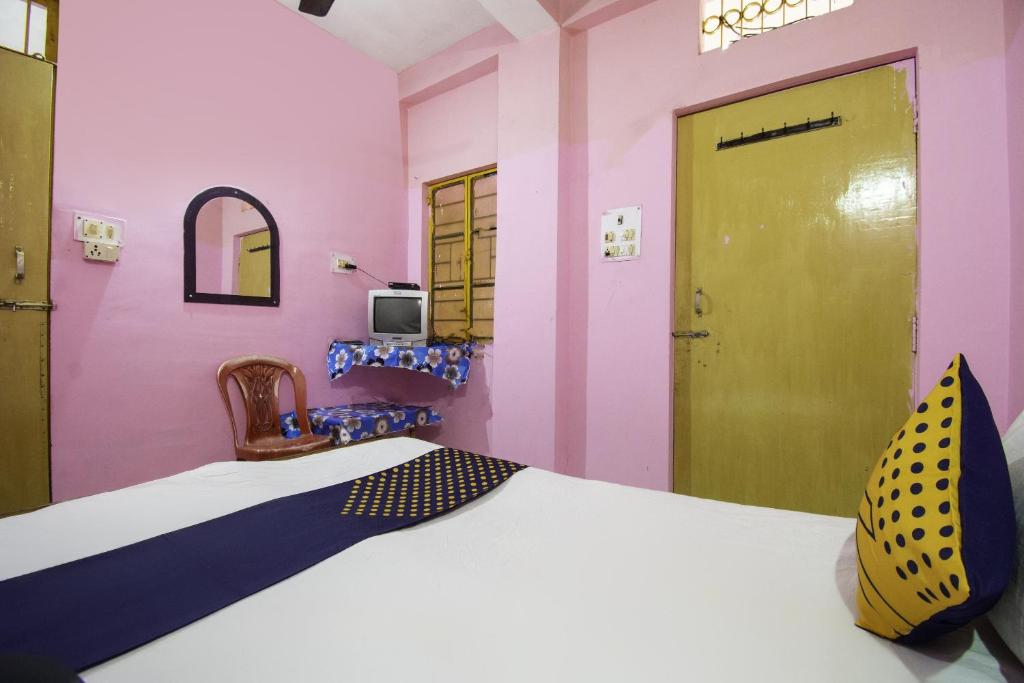 Ένα ή περισσότερα κρεβάτια σε δωμάτιο στο Hotel O Suvidha