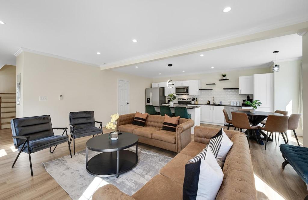 a living room with a couch and a table at Elegant 2 Story Bloomfield 3 Kings 2 Queens in Bloomfield