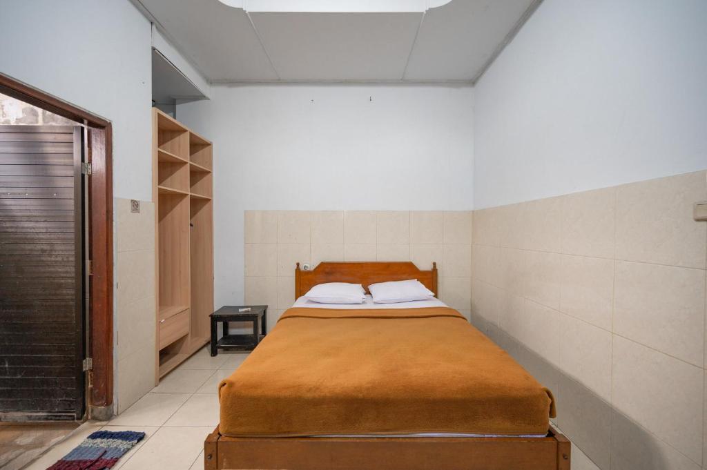 Ένα ή περισσότερα κρεβάτια σε δωμάτιο στο RedDoorz at Hotel Dewata Indah Denpasar