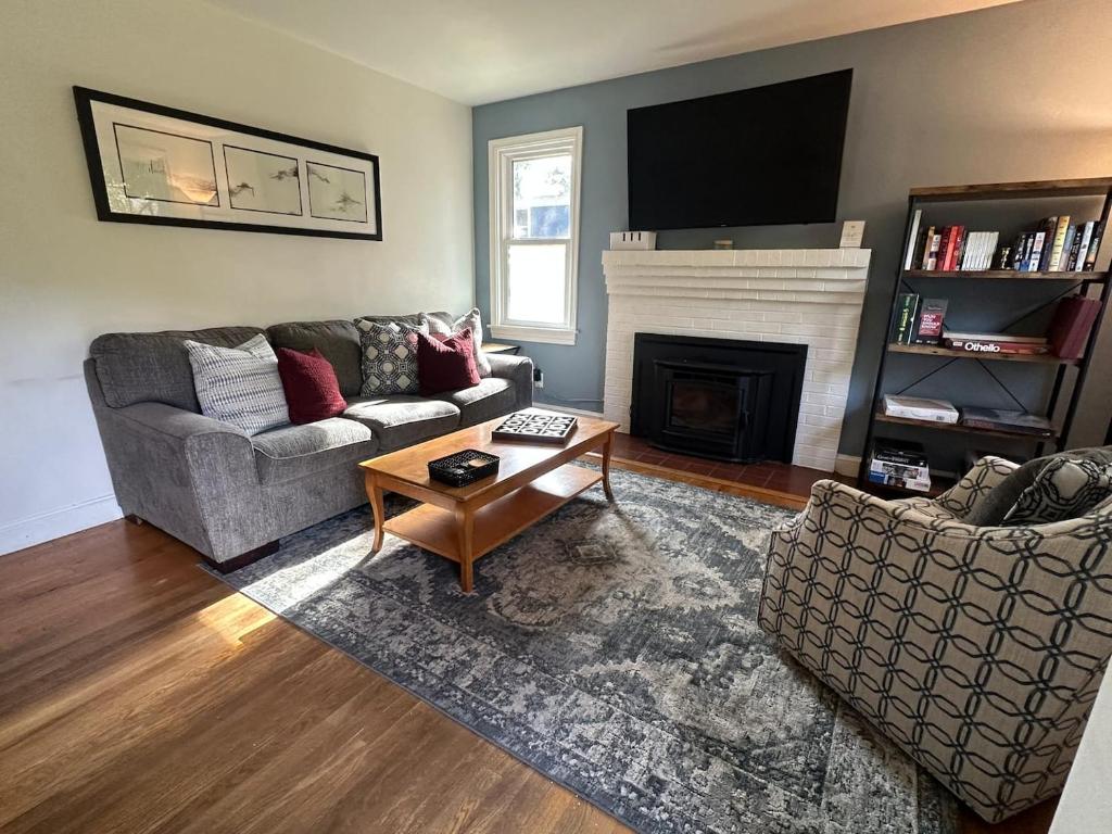 a living room with a couch and a fireplace at Tranquil Hideaway For 4 Close To Annapolis in Annapolis