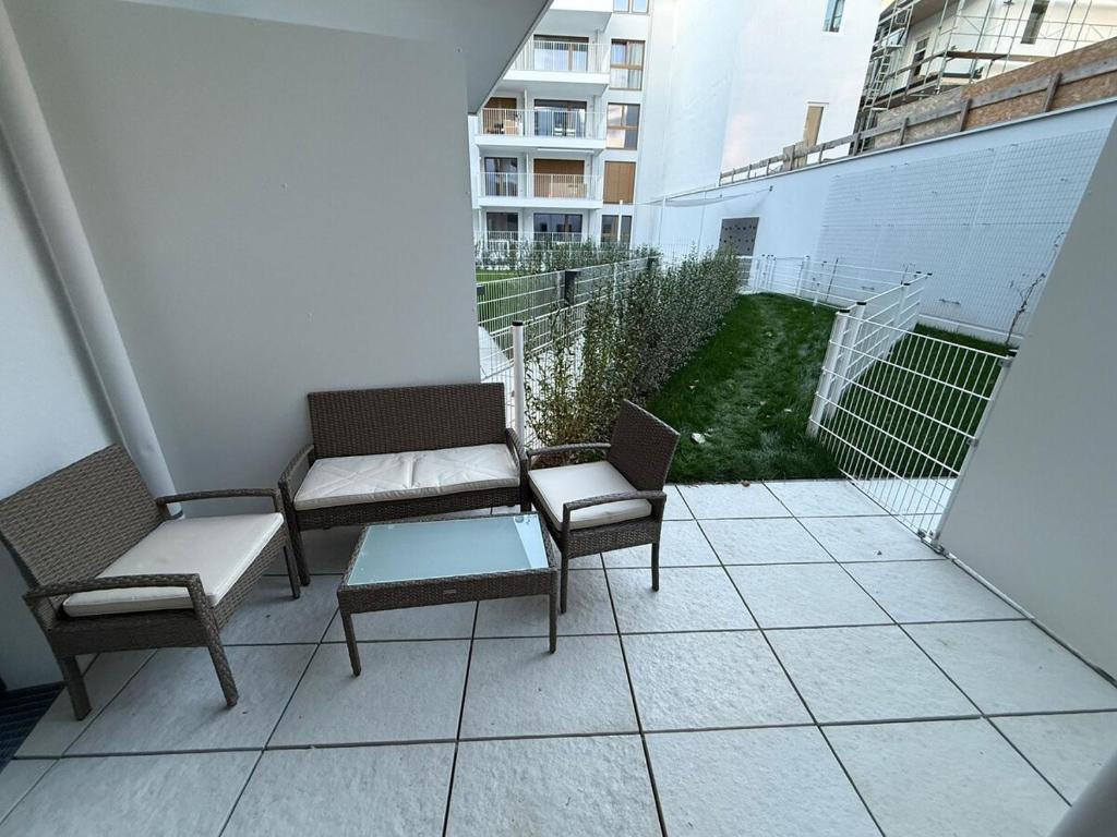 Luxury Central Apartment with Free Parking and Garden