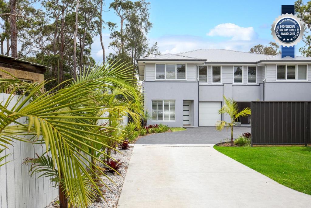 a house in the suburbs of sydney at The Coast Beach - Pet Friendly - 2 Mins Walk to Bay in Callala Bay
