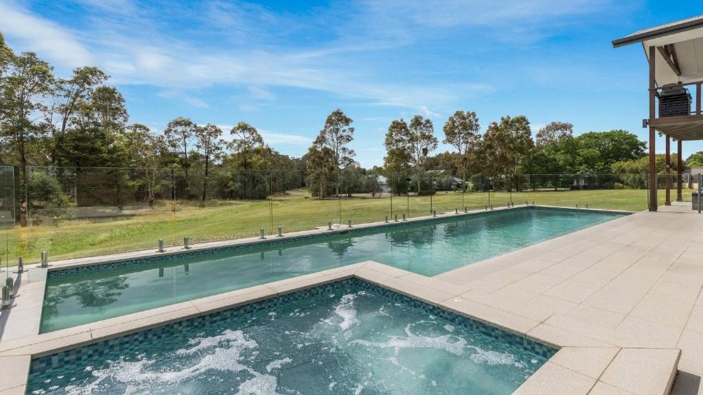 Бассейн в The Barrington - The Vintage Holiday Houses или поблизости