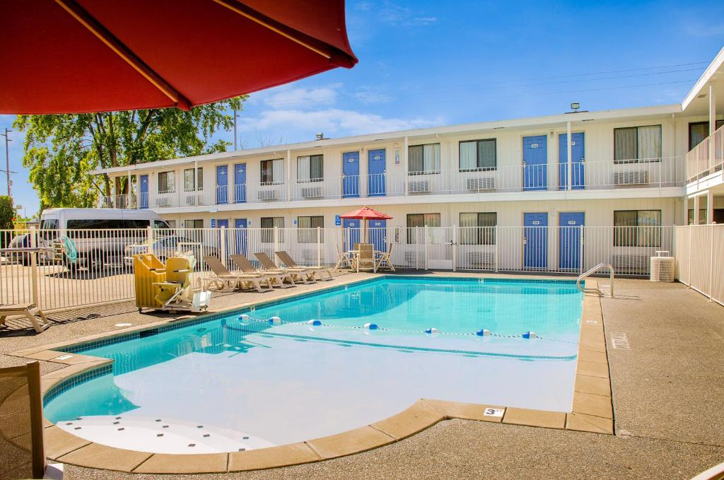 Bazén v ubytování Motel 6-Tacoma, WA - Fife nebo v jeho okolí