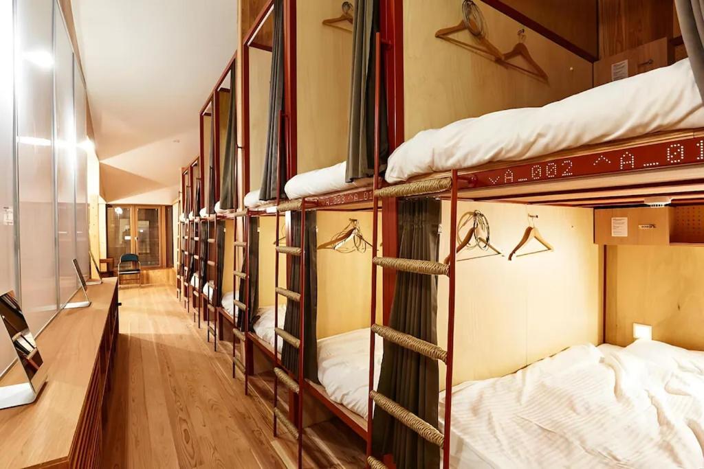 Ένα ή περισσότερα κρεβάτια σε δωμάτιο στο WGJ Hostel Kyoto