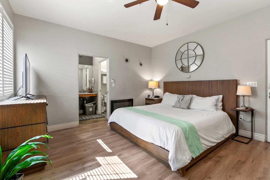 Ένα ή περισσότερα κρεβάτια σε δωμάτιο στο Seaglass Studio