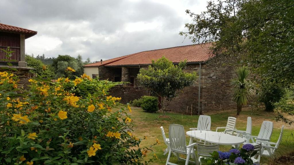 A garden outside A Pena de Augasantas