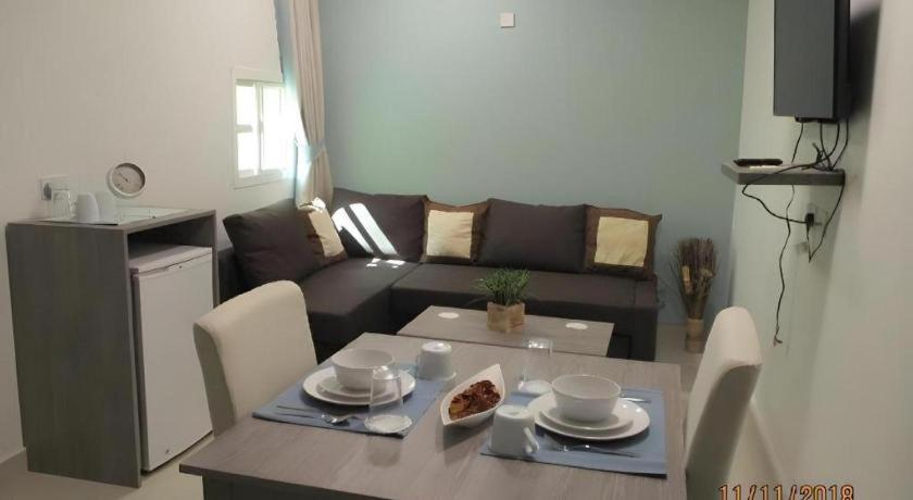 Posezení v ubytování Sovereign Hotel - Marriage Certificate Required