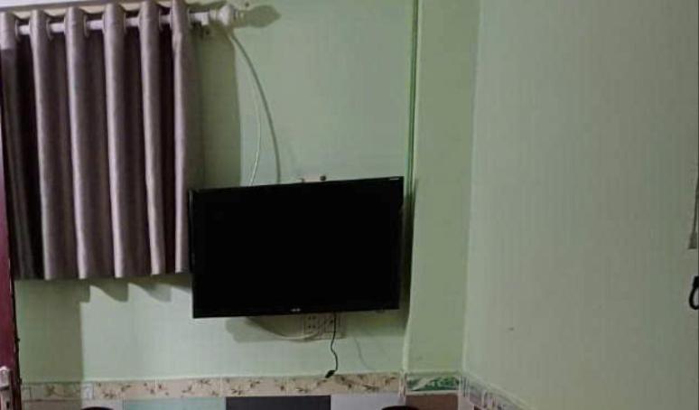 a flat screen tv on a wall next to a radiator at Quang Linh Motel Thanh Hóa in Thanh Hóa
