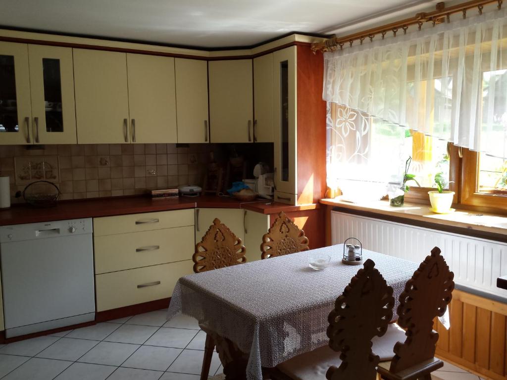 Kuchnia lub aneks kuchenny w obiekcie U Sobali