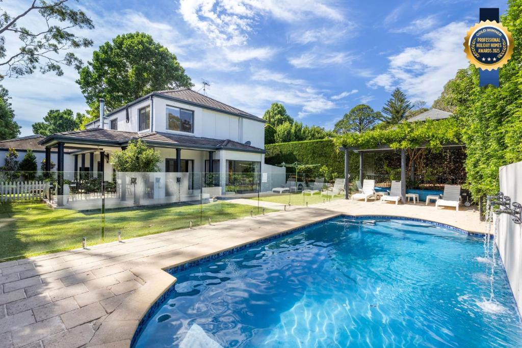 Bazén v ubytování Jasmine House - Pet Friendly with Swimming Pool nebo v jeho okolí