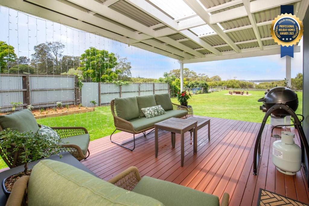 Κήπος έξω από το Jack's Culburra - Absolute Waterfront with Fireplace