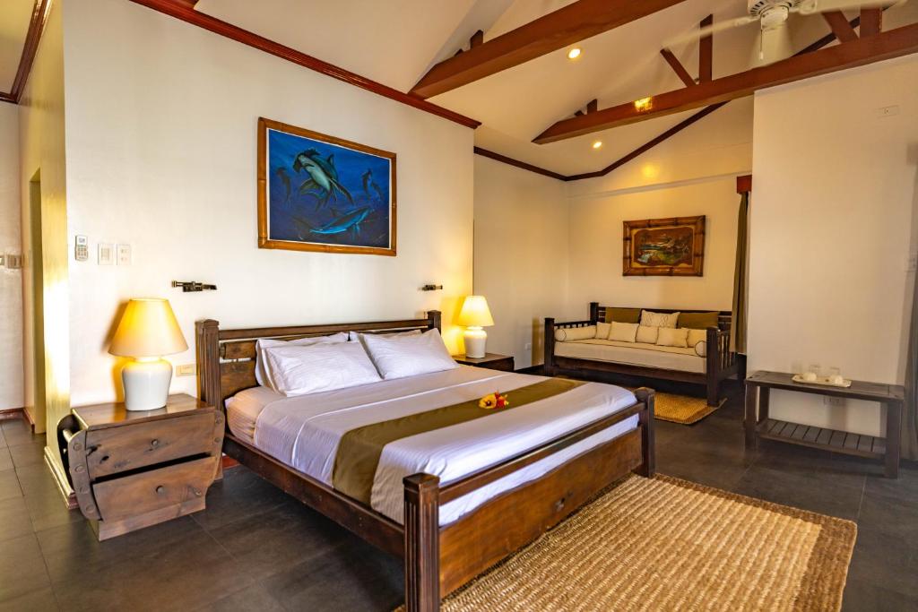 Postel nebo postele na pokoji v ubytování Pura Vida Cabilao Resort