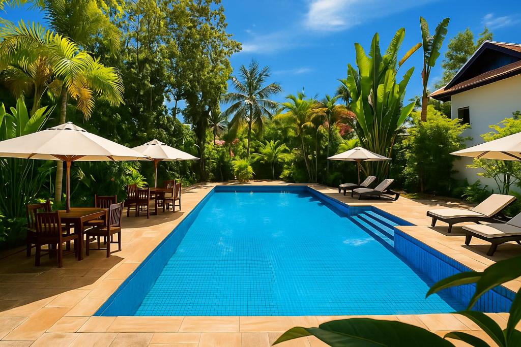 Bazén v ubytování Paradise K Forest Hotel nebo v jeho okolí