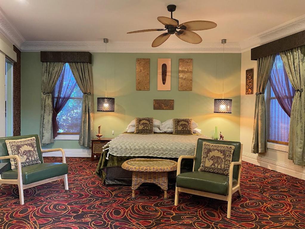 Posezení v ubytování The Retreat at Froog Moore Park