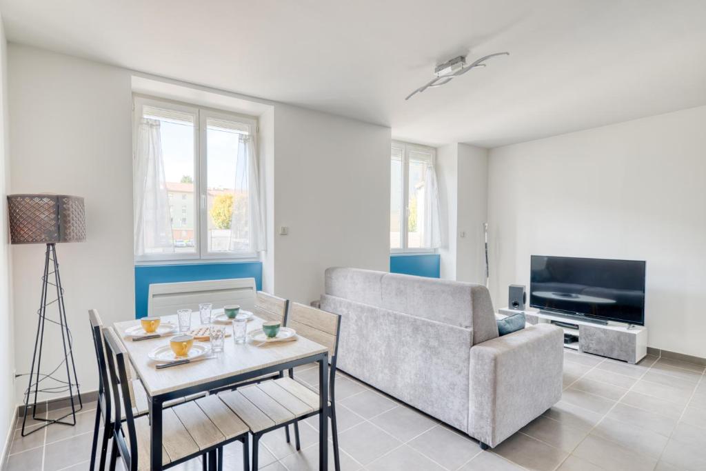 TV a/nebo společenská místnost v ubytování La Sérénité au Cœur du Bugey - T2 - Lagnieu