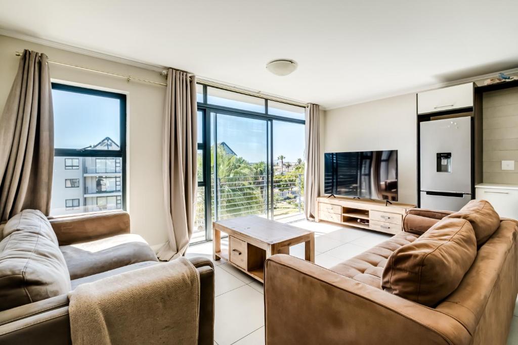 TV a/nebo společenská místnost v ubytování Canalside Tranquility