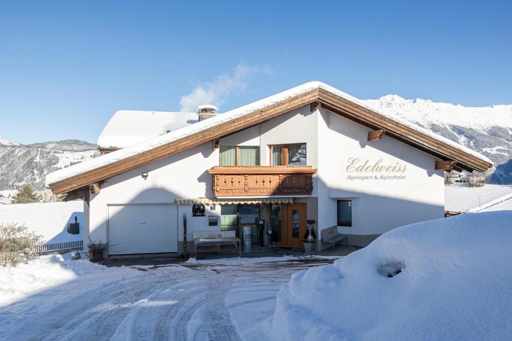 Nespecifikovaný výhled na hory nebo výhled na hory při pohledu z apartmánu