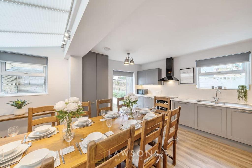 a dining room and kitchen with a table and chairs at Fit for a King-size Nap I Parking in Windsor