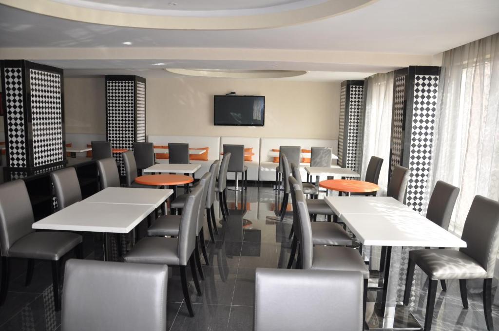 TV a/nebo společenská místnost v ubytování Hotel Emilio Moretti