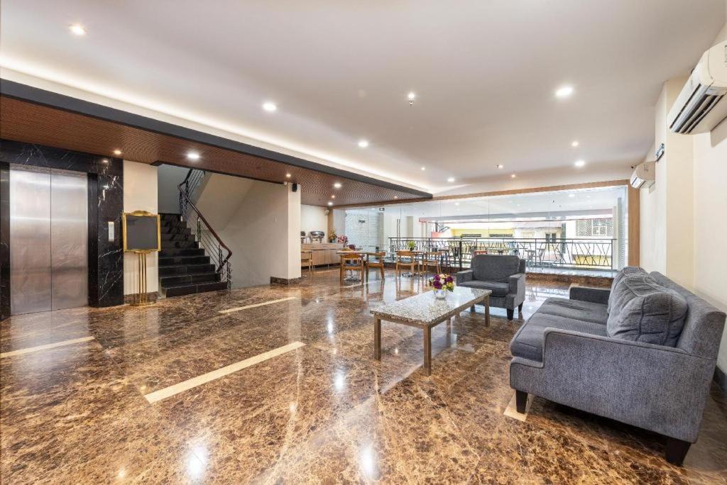 Posezení v ubytování Life Hotel Soekarno Hatta Makassar