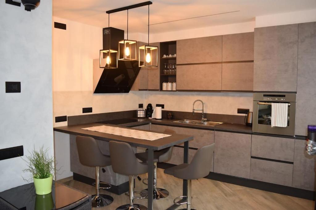 Kuchyň nebo kuchyňský kout v ubytování Baita Valtellina -Relax nel cuore delle alpi-