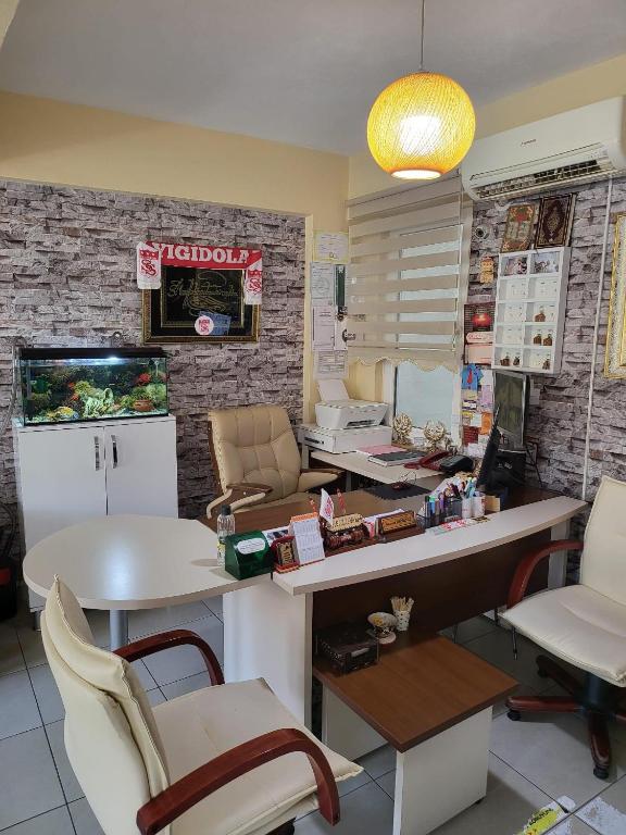 a waiting room with a table and chairs at OTEL 22 EDiRNE in Edirne