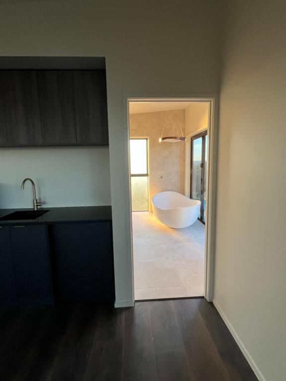 Postel nebo postele na pokoji v ubytování Golden Ridge Retreat