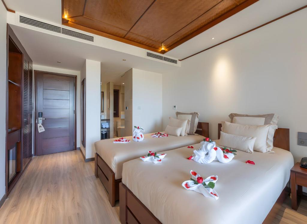 Phòng Deluxe Giường Đôi/2 Giường Đơn Nhìn Ra Hồ Bơi
