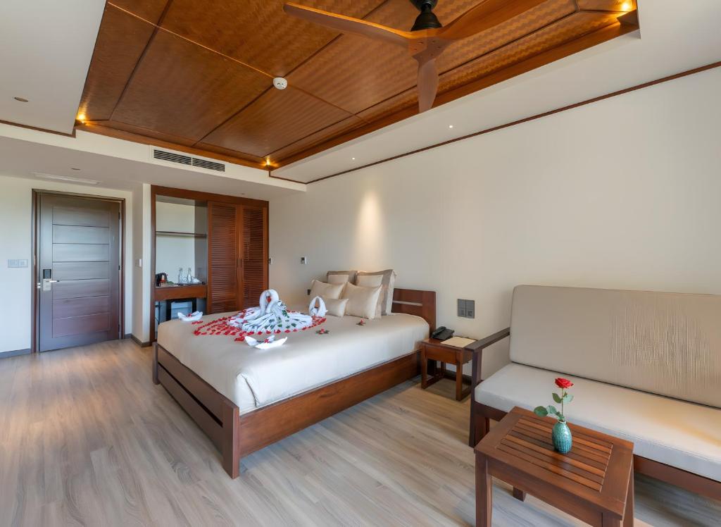 Phòng Deluxe Giường Đôi/2 Giường Đơn Nhìn Ra Hồ Bơi