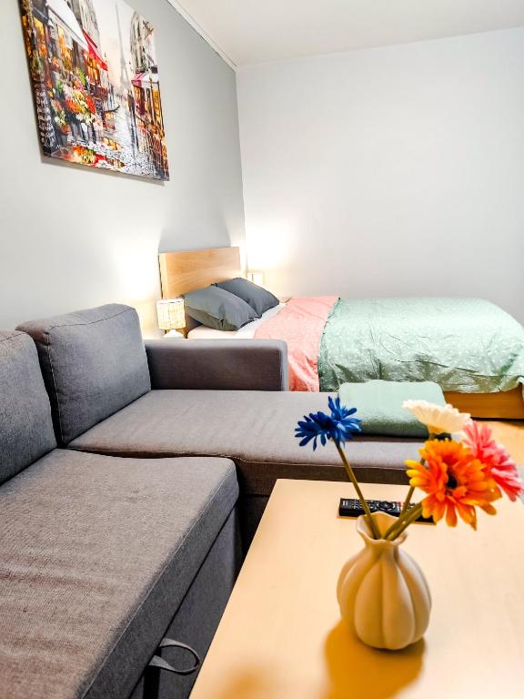 Spacious and Comfy Apartment, 15 Mins from Airport, 17 Minutes to City Center