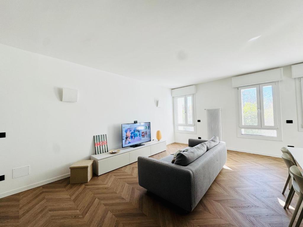 TV a/nebo společenská místnost v ubytování Appartamento Essenza